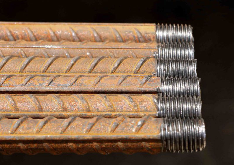 میلگرد رزوه شده توسط دستگاه رزوه