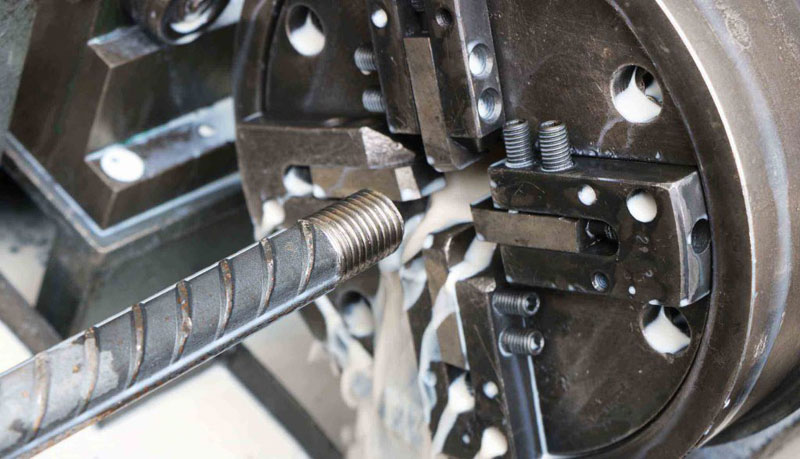 اجرای عملیات رزوه میلگرد